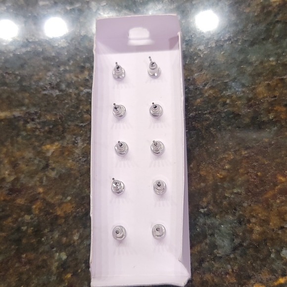 Jewelry - Picture 3 of 4